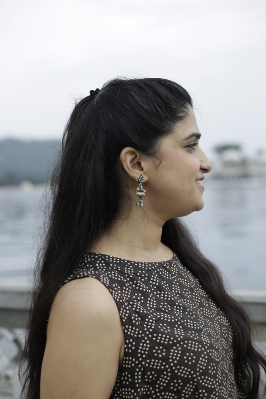 Meera – Dance of Devotion Silver Earring