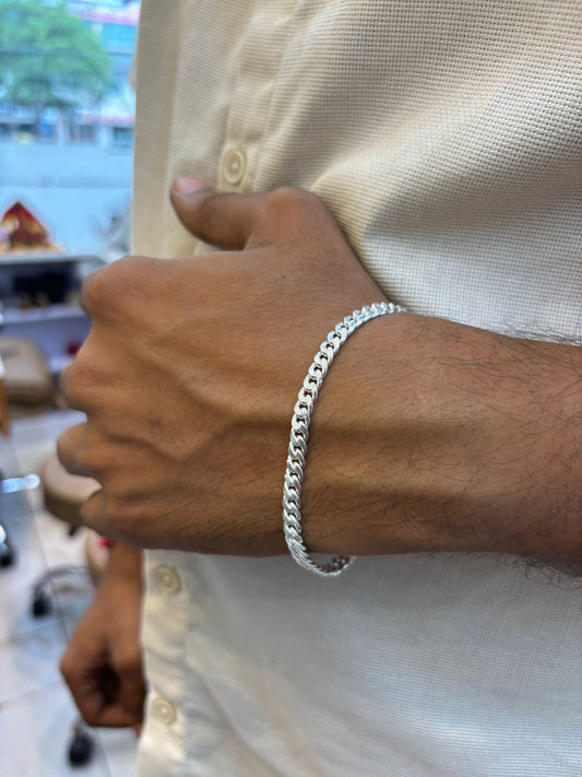 Veer – Bold Silver Bracelet